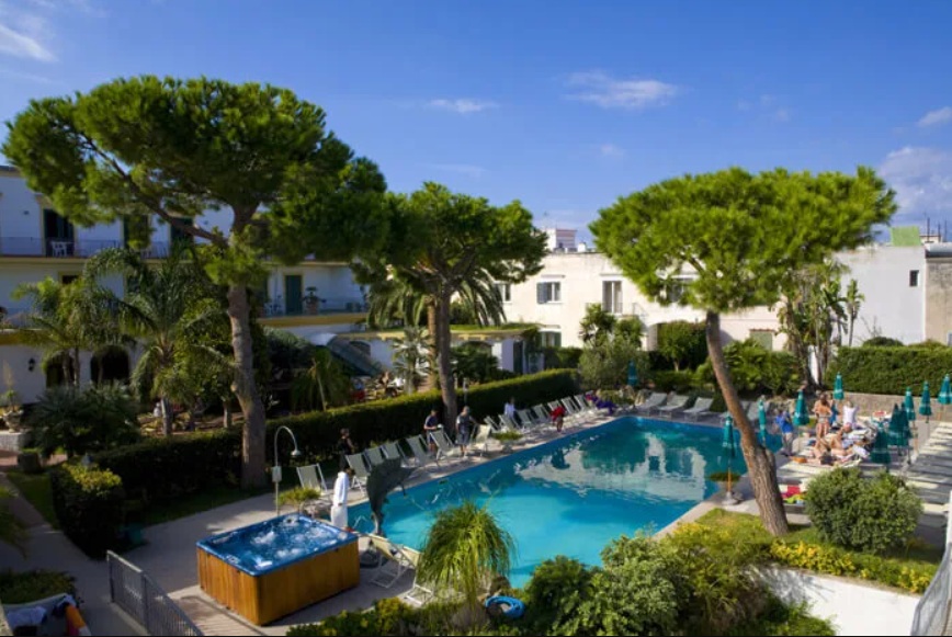 Lastminute Agosto Forio Ischia sole spiaggia mare e terme Asl al Punta del Sole